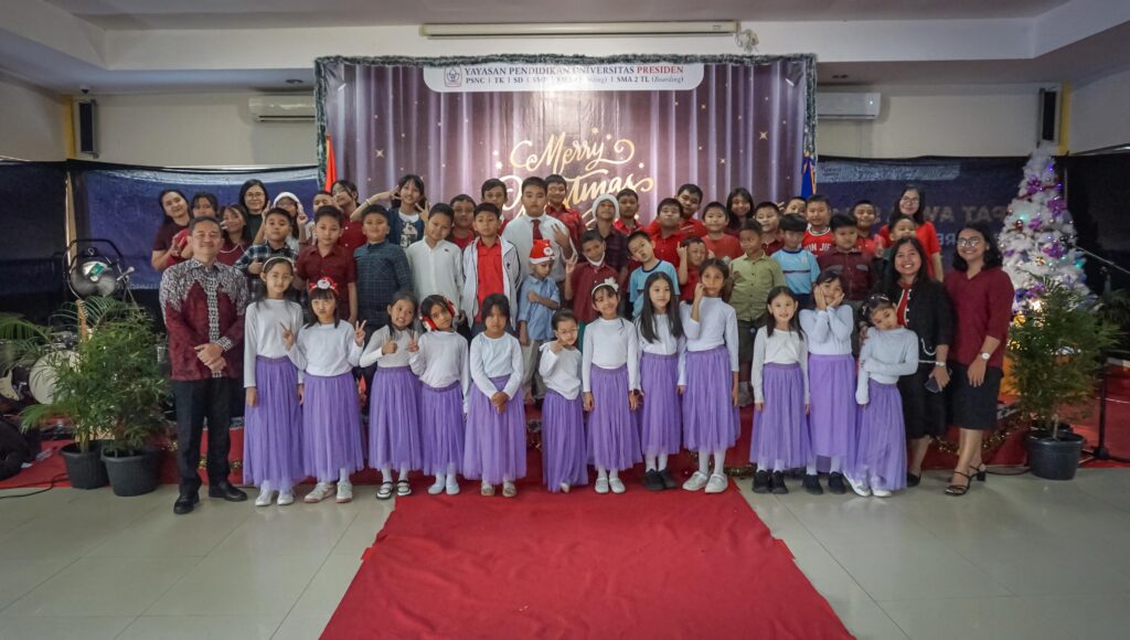 Perayaan Natal SD Presiden bersama siswa dan guru President School