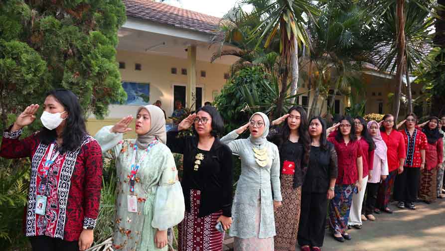 Upacara-Kartini-Guru-SD-Presiden